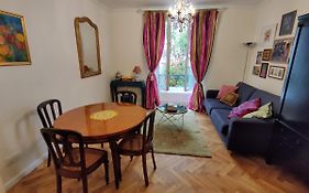 Cozy Apartment With A Garden View In The 17Th Quartier
